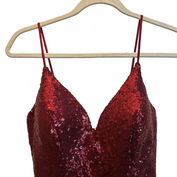 ✨ NWT B. Smart Burgundy Sequin Formal Gown – Junior’s Size 9/10 ✨ - Picture 3 of 10